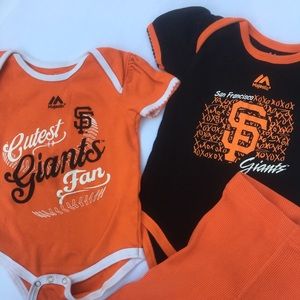 San Francisco Giants 12M Pair of Bodysuits & Pants